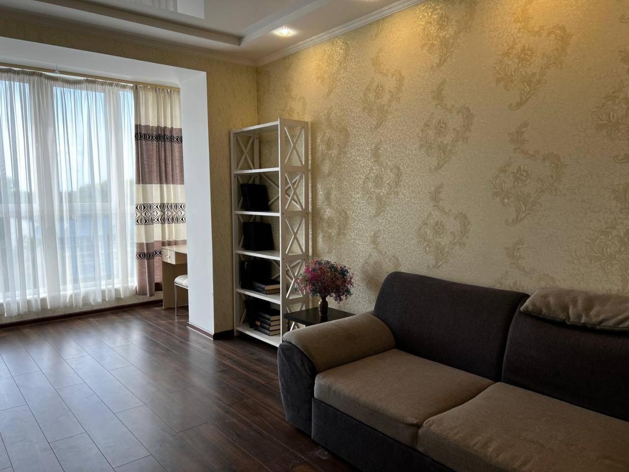 Chernigov City Apartments Na Peremohy Екстериор снимка
