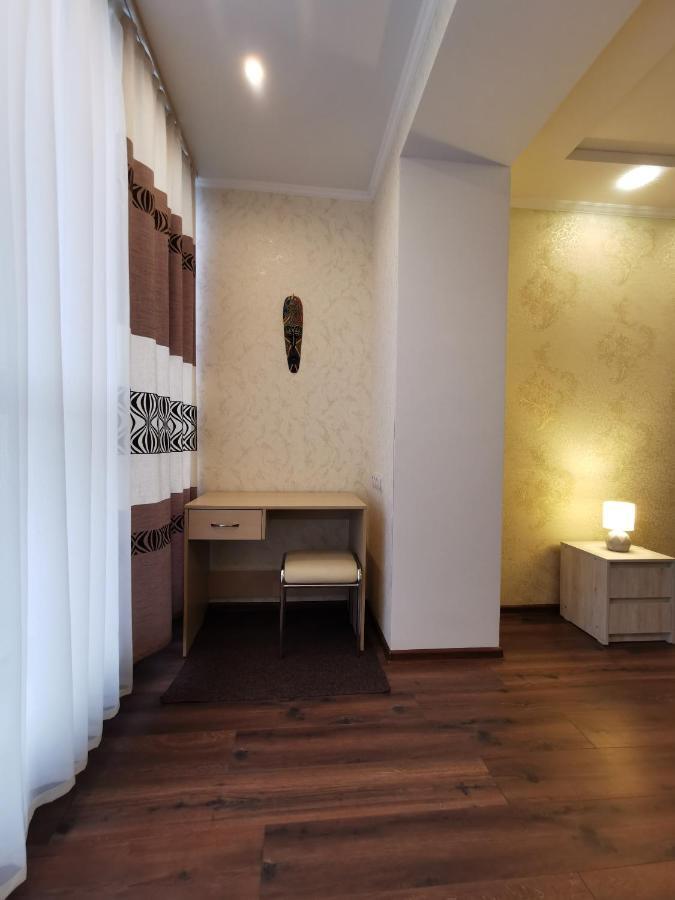 Chernigov City Apartments Na Peremohy Екстериор снимка